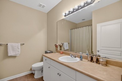 Beautifully maintained 3 bedroom, 2 bath third-floor condo in - photo 18