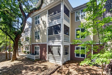 Beautifully maintained 3 bedroom, 2 bath third-floor condo in - photo 26