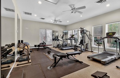 Beautifully maintained 3 bedroom, 2 bath third-floor condo in - photo 27