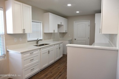 Looking to down size? This 2 bedroom with a separate office - photo 2