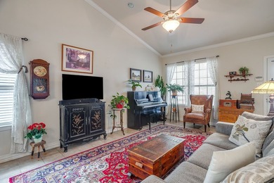 Enjoy low-maintenance living in this well-maintained 3-bedroom - photo 8