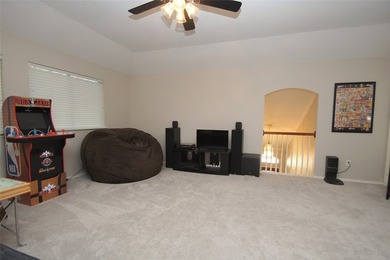 Clean & Move-In Ready in Oakmont Country Club! Situated on a - photo 6