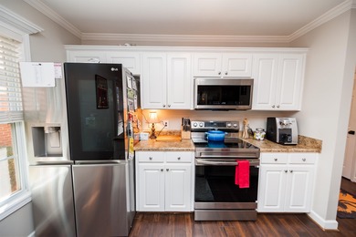 Welcome to 423 Rexford Drive, a well located, single level