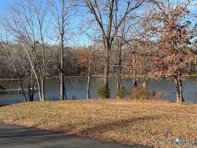 Lake Anna Lot Sale Pending in Louisa Virginia