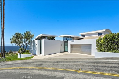 Welcome to a one-of-a-kind Laguna Beach retreat where style - photo 2