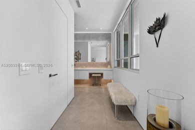 Unique, modern multi-level penthouse in the highly desirable - photo 24