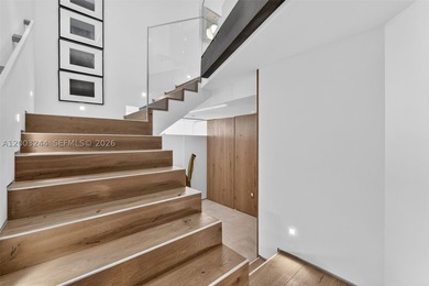 Unique, modern multi-level penthouse in the highly desirable - photo 29