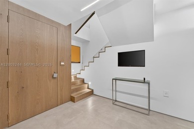 Unique, modern multi-level penthouse in the highly desirable - photo 30