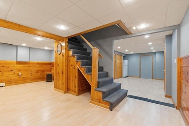 PRIVACY, SPACE & LOCATION! Stunning 4BR Colonial on a private - photo 31