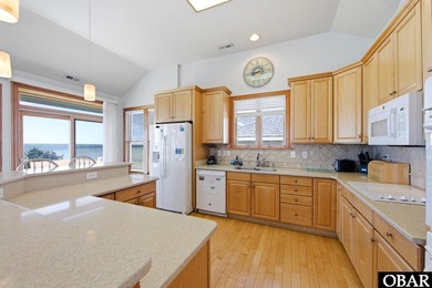 Welcome to 5500 Seachase, where sweeping, unobstructed sound - photo 7