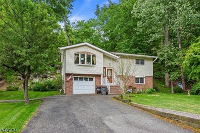 Welcome home to this charming 3-bedroom, 1.5-bath residence - photo 1