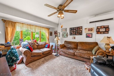 Welcome home to this charming 3-bedroom, 1.5-bath residence - photo 2