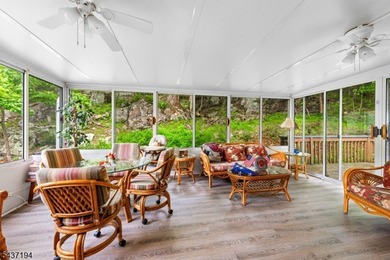 Welcome home to this charming 3-bedroom, 1.5-bath residence - photo 4
