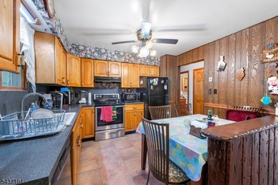 Welcome home to this charming 3-bedroom, 1.5-bath residence - photo 5