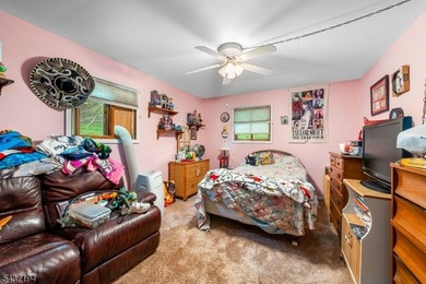 Welcome home to this charming 3-bedroom, 1.5-bath residence - photo 9