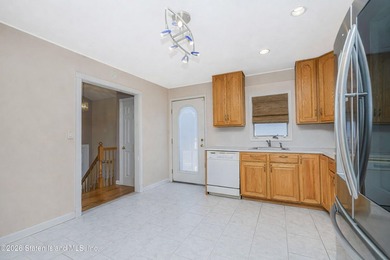 Welcome to 52 Vineland Avenue located in Huguenot. Spacious & - photo 12