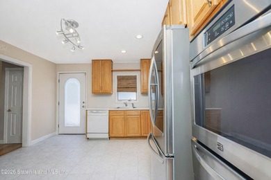 Welcome to 52 Vineland Avenue located in Huguenot. Spacious & - photo 13