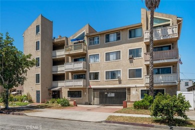 Beautifully upgraded modern condominium in the heart of Long - photo 1