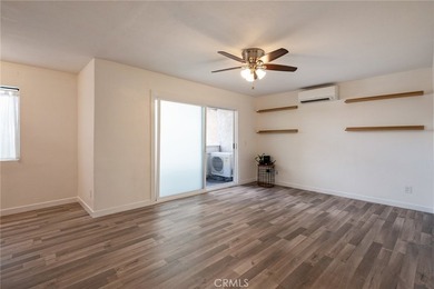 Beautifully upgraded modern condominium in the heart of Long - photo 4
