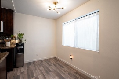 Beautifully upgraded modern condominium in the heart of Long - photo 9