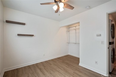 Beautifully upgraded modern condominium in the heart of Long - photo 10