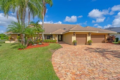 Nearly 1/2-Acre Waterfront Estate on a Premier Cul-de-Sac Lot - photo 5