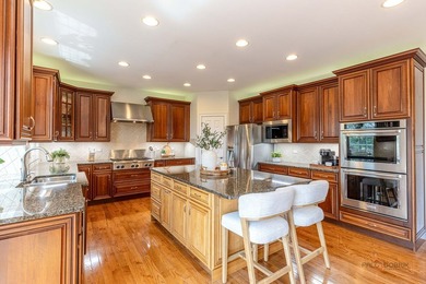 Exceptional golf course living in Hawthorn Woods Country Club! - photo 22