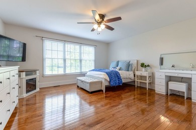 Exceptional golf course living in Hawthorn Woods Country Club! - photo 26