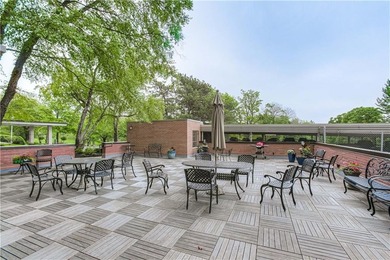 WOW! What a deal!!! Appx 1100 square foot, 2 bedroom, 2 full - photo 39