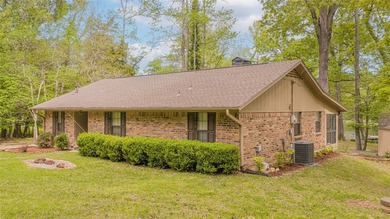Turn-key lake house with a huge 1.25 Acre lot! Take a look at - photo 4