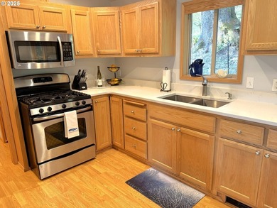 Serene Cabin Retreat with Panoramic Mountain Views - Whaleshead - photo 13