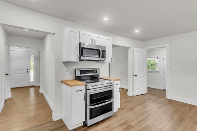 Welcome to 1025 Manigault Dr! This updated 3-bedroom, 2-bath - photo 14