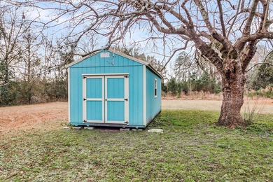 Welcome to 1025 Manigault Dr! This updated 3-bedroom, 2-bath - photo 34