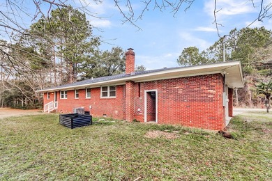 Welcome to 1025 Manigault Dr! This updated 3-bedroom, 2-bath - photo 35