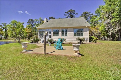 Waterfront Sanctuary with Timeless Character Step into a home - photo 37
