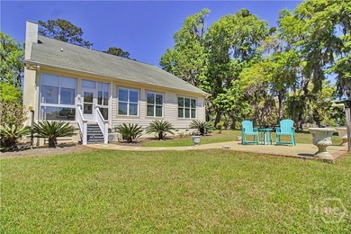 Waterfront Sanctuary with Timeless Character Step into a home - photo 38