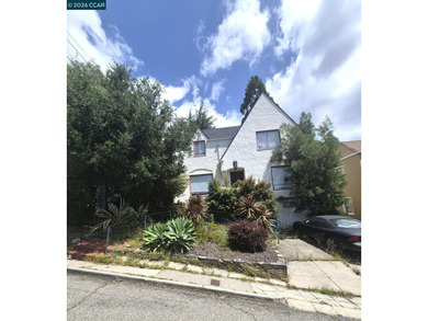 LOCATION, LOCATION, LOCATION! 826 CARLSTON AVE 2,104 SQFT SFR - photo 1