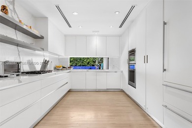 Nestled on one of Miami Beach's most exclusive streets, this - photo 7