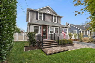 Welcome to this beautifully maintained classic 1930 colonial - photo 1