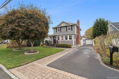 Welcome to this beautifully maintained classic 1930 colonial - photo 2