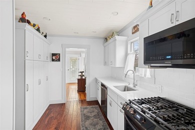 Welcome to this beautifully maintained classic 1930 colonial - photo 7