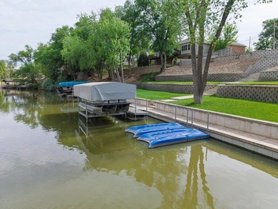 WATERFRONT ,LUXURIOUS HOME ! Build in 2011, 4 bedrooms 3 baths - photo 26