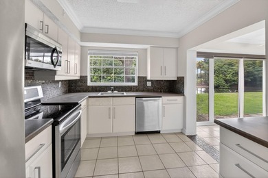 BEAUTIFULLY MAINTAINED 2-BEDROOM, 2-BATHROOM FIRST-FLOOR UNIT IN - photo 27