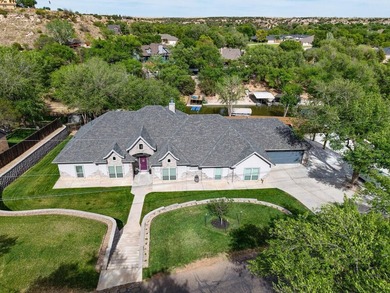 WATERFRONT ,LUXURIOUS HOME ! Build in 2011, 4 bedrooms 3 baths - photo 32