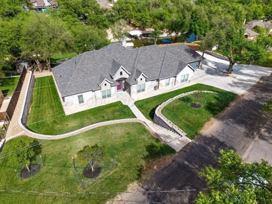 WATERFRONT ,LUXURIOUS HOME ! Build in 2011, 4 bedrooms 3 baths - photo 33