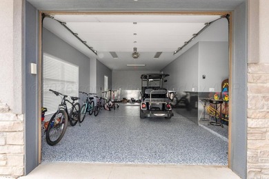 WATERFRONT ,LUXURIOUS HOME ! Build in 2011, 4 bedrooms 3 baths - photo 36