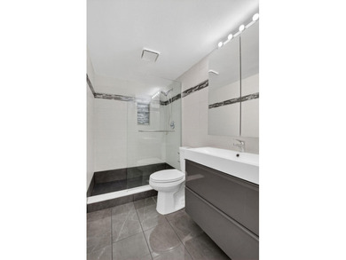 BEAUTIFULLY MAINTAINED 2-BEDROOM, 2-BATHROOM FIRST-FLOOR UNIT IN - photo 40