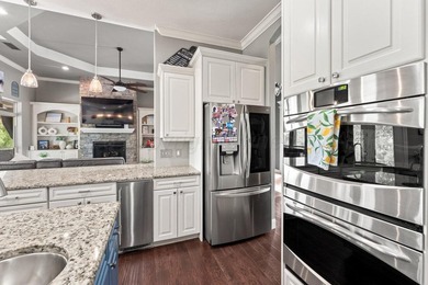 WATERFRONT ,LUXURIOUS HOME ! Build in 2011, 4 bedrooms 3 baths - photo 46