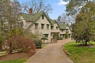 Incredible Arts and Crafts style home masterfully constructed in - photo 2