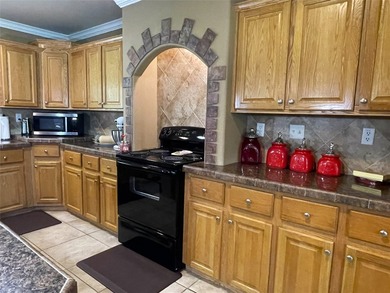Welcome to this expansive 11-acre countryside retreat, perfect - photo 11
